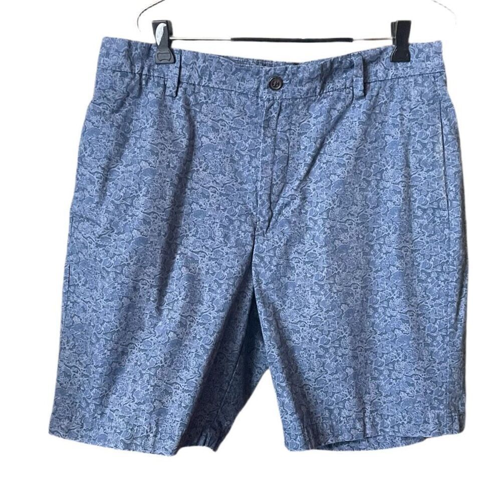 Chaps size 34 men’s 100% cotton shorts .